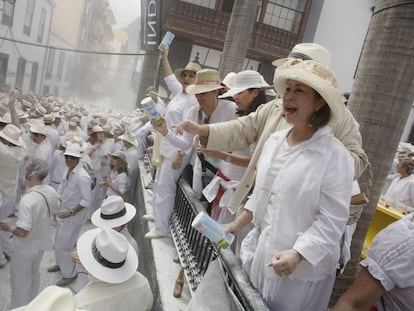 La fiesta de Los Indianos, que tiene lugar el lunes de Carnaval, es la fiesta más característica de Santa Cruz de la Palma.