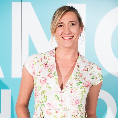 ¿Quién es? Abril Zamora (39). ¿De qué te suena? Guionista y actriz, en su perfil de IMDB aparecen créditos tan ilustres como los de Élite, Vis a Vis, El desorden que dejas o Señoras del (H)ampa. ¿Por qué 2021 será su año? Porque HBO España ha confiado en ella para dirigir, escribir y protagonizar Todo lo otro, acerca del día a día de un grupo de treintañeros de maduración tardía en Madrid.