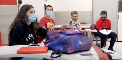 Un grupo de jóvenes en un aula de un centro de Toledo.