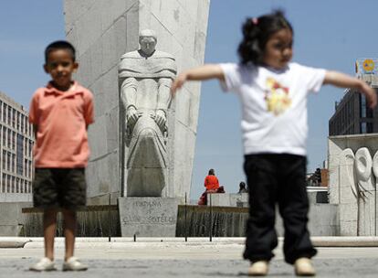 Monumento a José Calvo Sotelo en la plaza de Castilla.