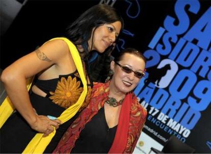 La cantante mexicana Lila Downs y Martirio, en la presentación de las fiestas de San Isidro.