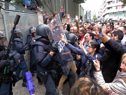 Voters at a school in Girona clash with riot police who were trying to seize ballot boxes.