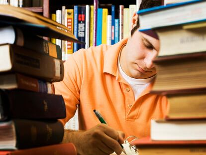 Los estudiantes españoles adultos replican los resultados de los niños: por debajo de la media europea en matemáticas y lectura