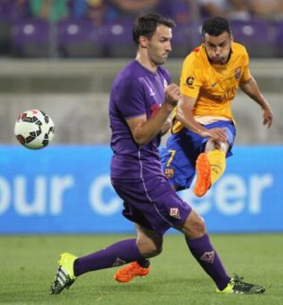 Pedro chuta ante la Fiorentina en el &uacute;ltimo amistoso.