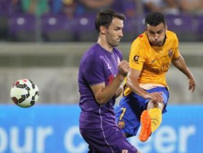 Pedro chuta ante la Fiorentina en el &uacute;ltimo amistoso.