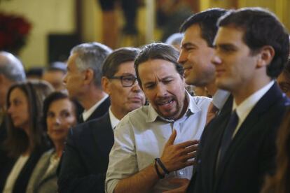 Pablo Iglesias, Andr&eacute;s Herzog y Pablo Iglesias, ayer en el Congreso. 