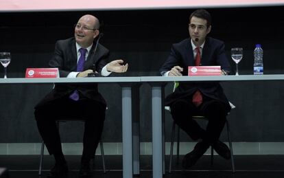 Jorge Alonso, presidente de Grupo Alonso, y Hugo Jiménez, director general del centro de ocio y negocios MEEU, presentado esta mañana en la estación de tren de Chamartín, en Madrid.