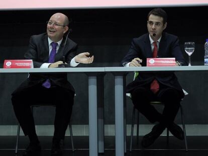 Jorge Alonso, presidente de Grupo Alonso, y Hugo Jiménez, director general del centro de ocio y negocios MEEU, presentado esta mañana en la estación de tren de Chamartín, en Madrid.