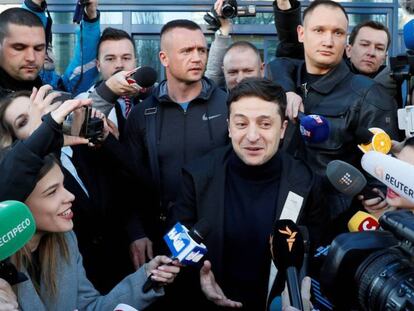 Volodymyr Zelenskiy tras hacerse una prueba de drogas y alcohol, el 5 de abril en Kiev.   
