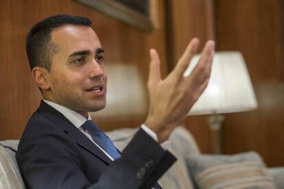 El vicepresidente de Italia y líder del Movimiento 5 Estrellas, Luigi Di Maio, en su despacho del ministerio de Trabajo.