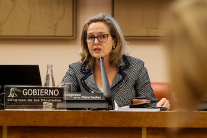 La vicepresidenta primera del Gobierno y ministra de Asuntos Económicos, Nadia Calviño, en la Comisión de Asuntos Económicos en el Congreso de los Diputados.