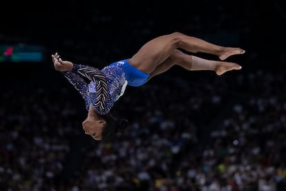 La gimnasta estadounidense Simone Biles, en la final del concurso completo de gimnasia artística de los Juegos Olímpicos de Paris, el 1 de agosto. 