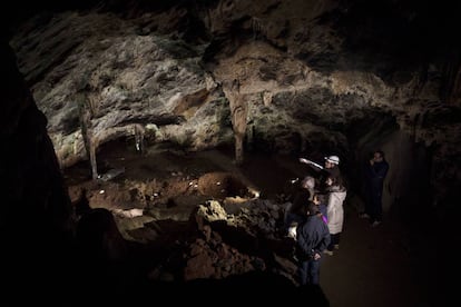 Interior de la cueva de Ardales, en Málaga.