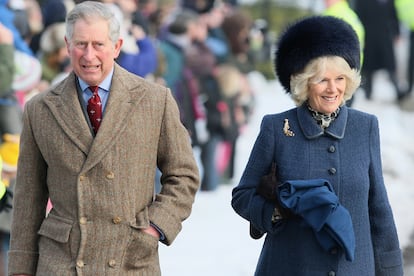 Otra de las clásicas entradas a la misa navideña en Sandringham. Esta vez, acompañado de Camilla Parker Bowles en 2009.