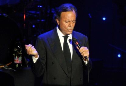 Julio Iglesias.