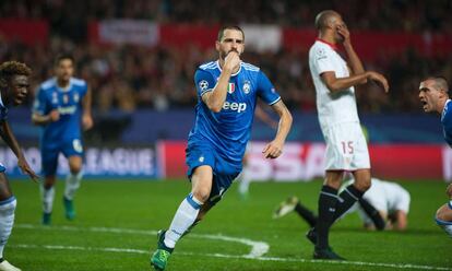 Bonucci celebra su gol al Sevilla.