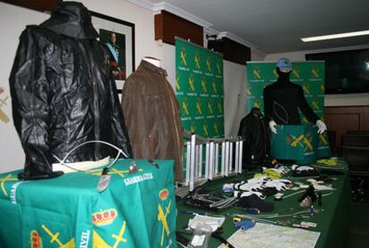 Objetos incautados a la banda de extorsionadores chinos.