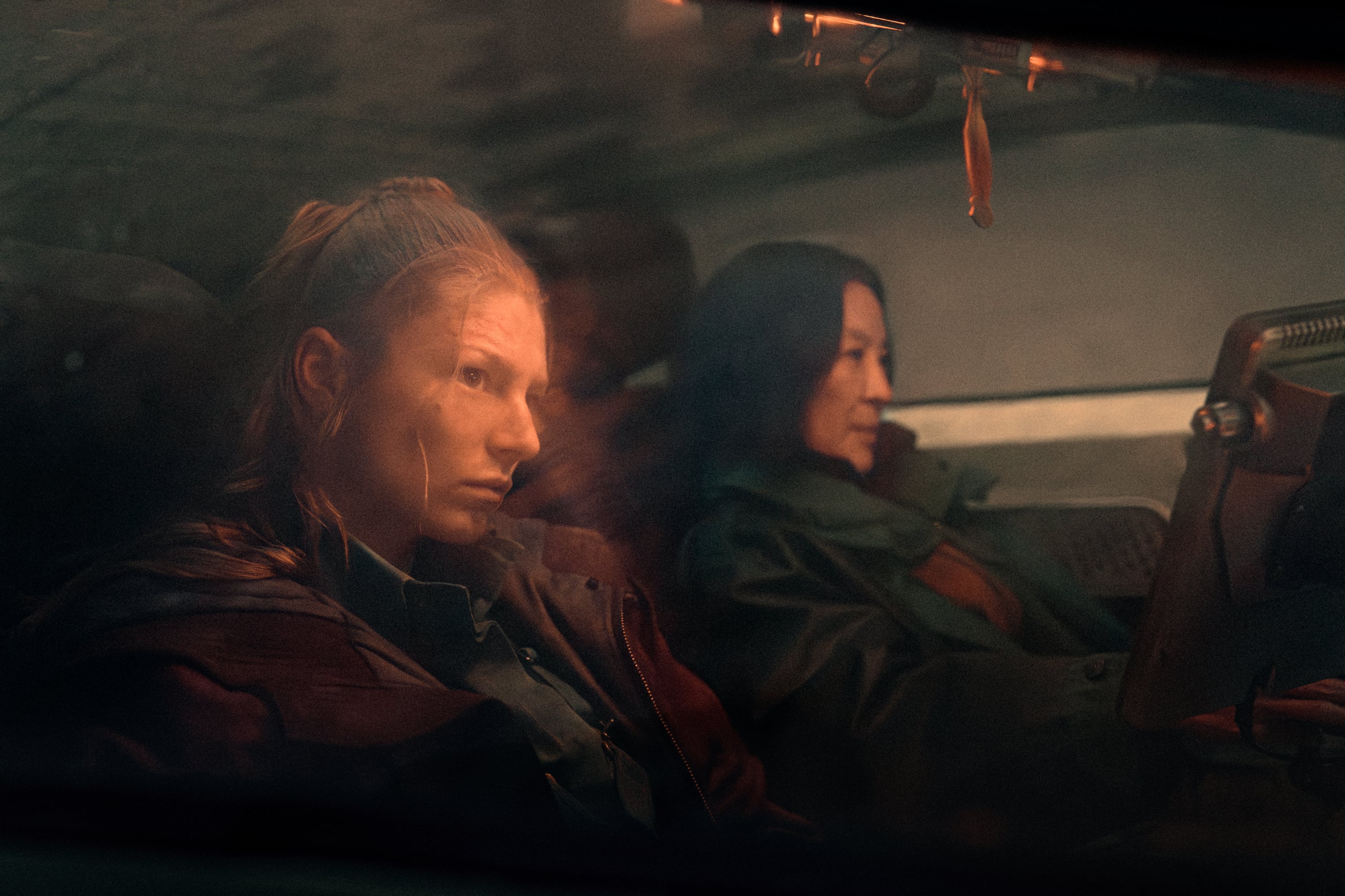 Hunter Schafer y Michelle Yeoh, protagonistas de 'Blade Runner 2099'.