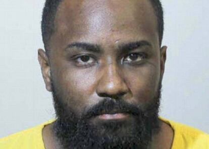 Nick Gordon en la foto policial de la Oficina del Sheriff del Condado de Seminole, Standford, Florida.