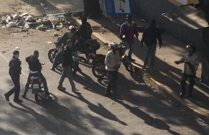 Muitos dos crimes ocorridos durante as manifestações de oposição na Venezuela são atribuídos a esses grupos paramilitares do chavismo.