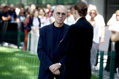 El director italiano Giuseppe Tornatore a su llegada a la capilla ardiente en Armani/Teatro en Milán, este sábado.