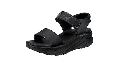 Sandalias Skechers sobre fondo blanco.