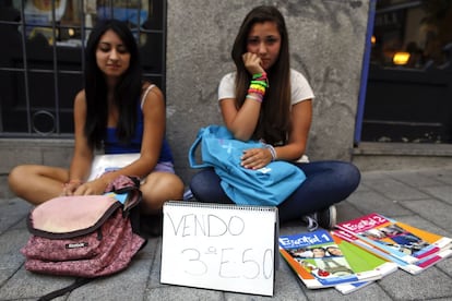 Según cálculos de Fuci, los libros en un centro público cuestan este año 180 euros, frente a los 200 de uno concertado y los 240 de uno privado.