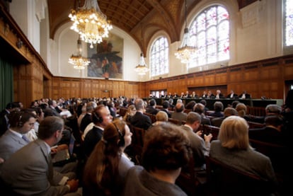 La sala de la Corte Internacional de Justicia, durante el fallo en que el tribunal de la ONU ha estimado que la declaración de independencia de Kosovo no violó el derecho internacional.