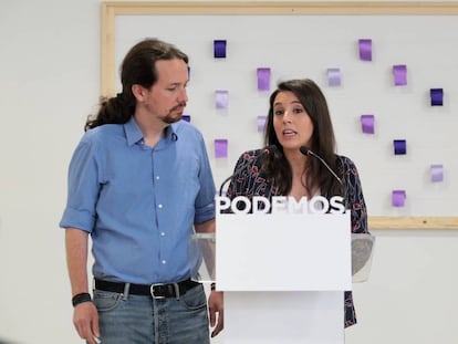 Irene Montero, en una rueda de prensa junto a Pablo Iglesias.