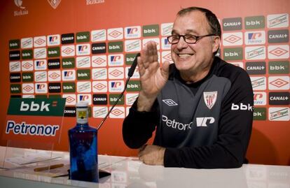 Marcelo Bielsa, en una de sus ruedas de prensa en Lezama.