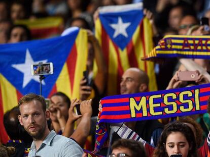 Seguidores del Barcelona en el Camp Nou. 