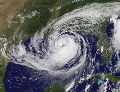 Imagen por satélite proporcionada por la Nasa del huracán Isaac sobre el golfo México dirigiéndose hacia la costa de Luisiana.