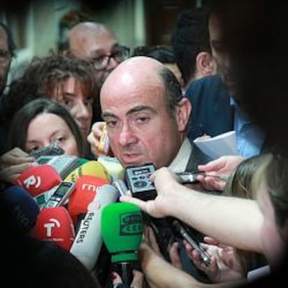 Guindos rechaza de lleno un rescate a España