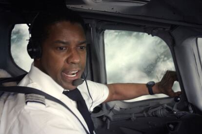 El comandante Whitaker, interpretado por Denzel Washington, en 'El vuelo', salva las vidas de muchos pasajeros en un aterrizaje de emergencia que le convierte en un héroe. Pero el protocolo de investigación del accidente revelará un nivel excesivo de alcohol en su sangre. "Una de las constantes en las personas que consumen niveles desmesurados de alcohol es la negación de este hecho. Evaden su propia realidad, no la aceptan, con todo lo que ello implica para poder poner en marcha un proceso de moderación", cuenta Mercedes Martínez. Y eso les lleva a la mentira, como sucede con el protagonista de esta historia, que tiene la oportunidad de dar un nuevo giro heroico a su vida. Aprendizaje: si miente sobre su consumo de alcohol, ha llegado la hora de frenar.