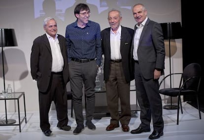 El periodista Juan Cruz, los actores José Luis Gómez e Israel Elejalde y el director de EL PAÍS, Antonio Caño.