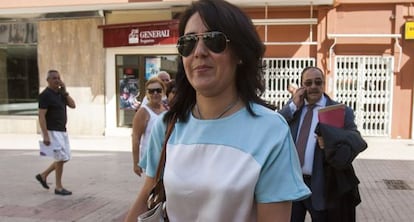 Mar&iacute;a Jos&eacute; Valencia, a la entrada de los juzgados de C&aacute;diz.
 