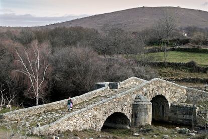 El puente medieval Canto, en la villa madrileña de Canencia.