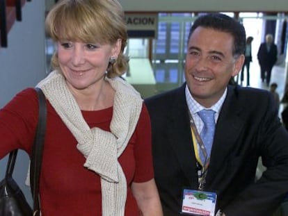Esperanza Aguirre y Alberto López Viejo en un acto electoral del PP en 2003.