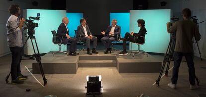 Desde la izquierda: Hilario Albarracín, presidente de KPMG; Miguel Ángel López, presidente de Siemens; Francisco Pérez Botello, presidente de Volkswagen.