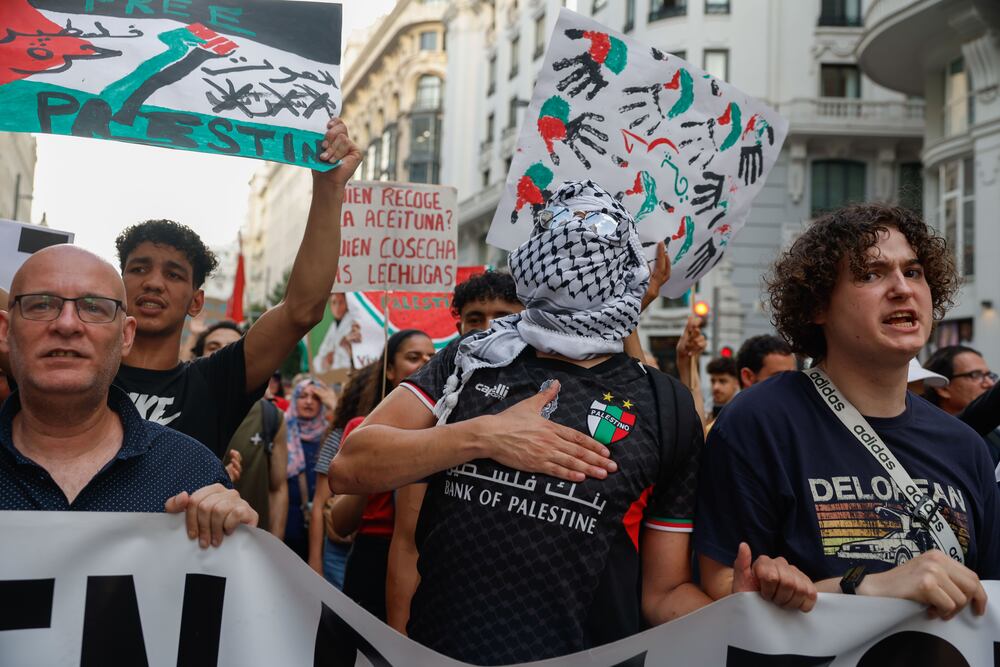Varios miles de personas se manifiestan en Madrid contra “los 20 meses ...