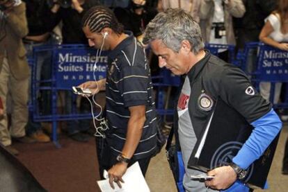 Mourinho, anoche a su llegada al hotel Mirasierra de Madrid