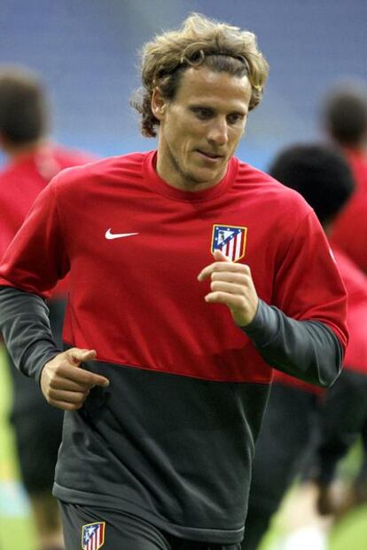 Forlán, ayer entrenándose con el Atlético.