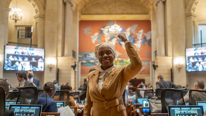 Dorina Hernández, la primera y única mujer palenquera, en el salón elíptico del Congreso, el 27 de julio de 2022.