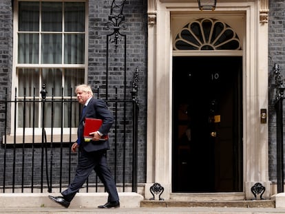 Boris Johnson, este miércoles, saliendo de la residencia de Downing Street