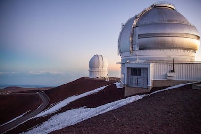 Dos de los 13 telescopios que operan en Mauna Kea.