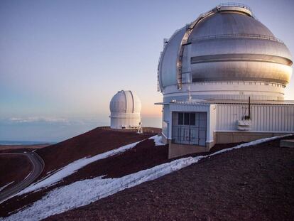 Dos de los 13 telescopios que operan en Mauna Kea.