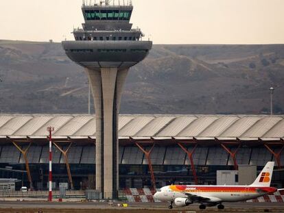 Terminal 4 y torre de control del aeropuerto de Barajas / Getty Images