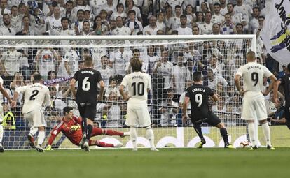 Guido Carrillo, marca el primer gol del Leganés y primero a Thibaut Courtois en el Real Madrid.