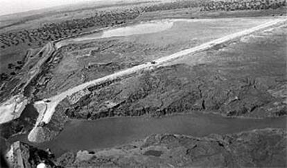 Terrenos inundados por la rotura de la presa de Aznalcllar, en 1998.