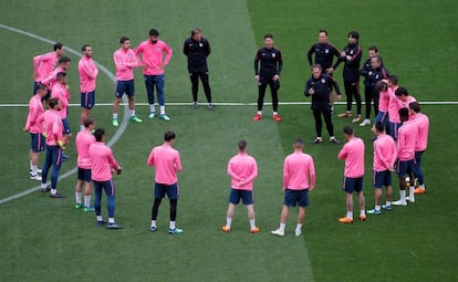 Simeone, durante el entrenamiento del Atlético en el Stade de Lyon.